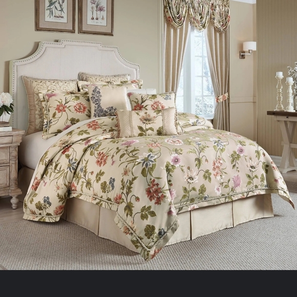 Croscill Bedding Croscill Comforter Poshmark